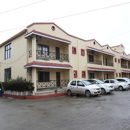 Leo Resorts Junagadh Eksteriør billede