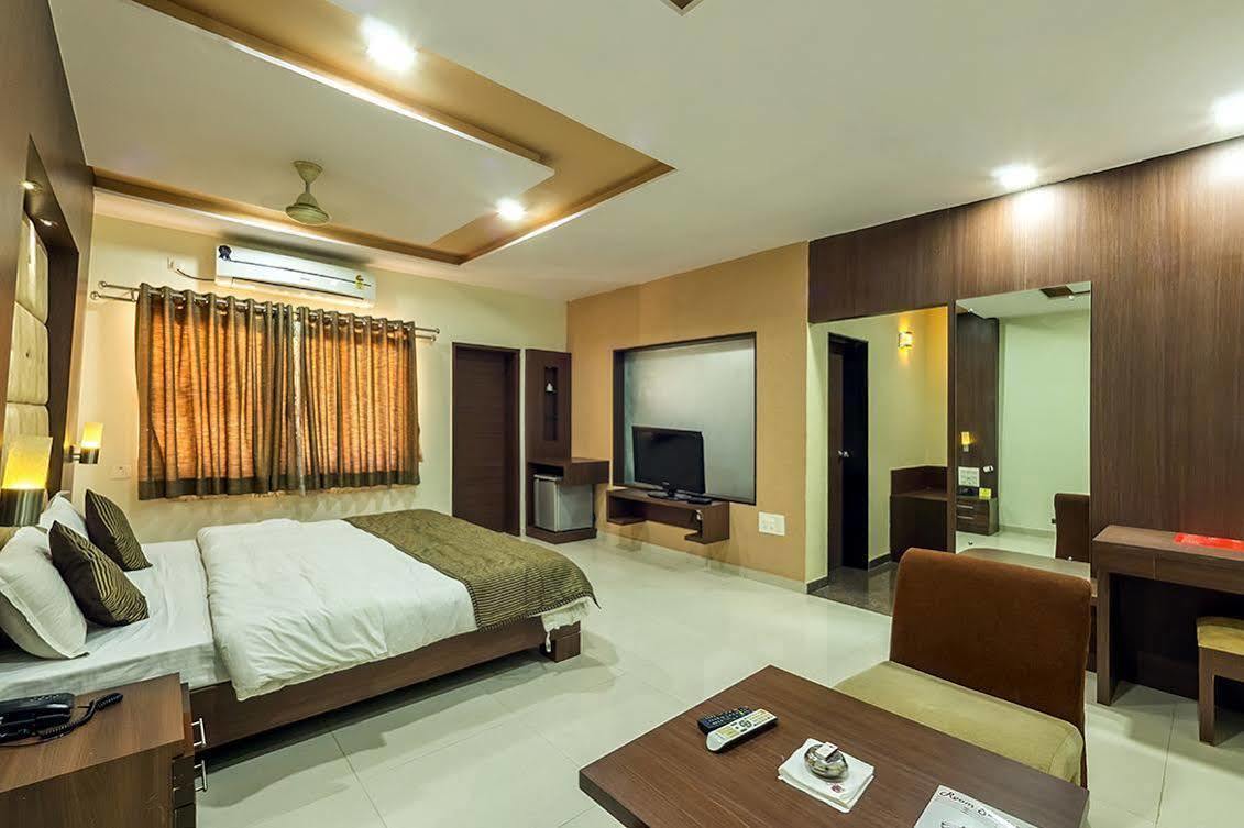 Leo Resorts Junagadh Eksteriør billede